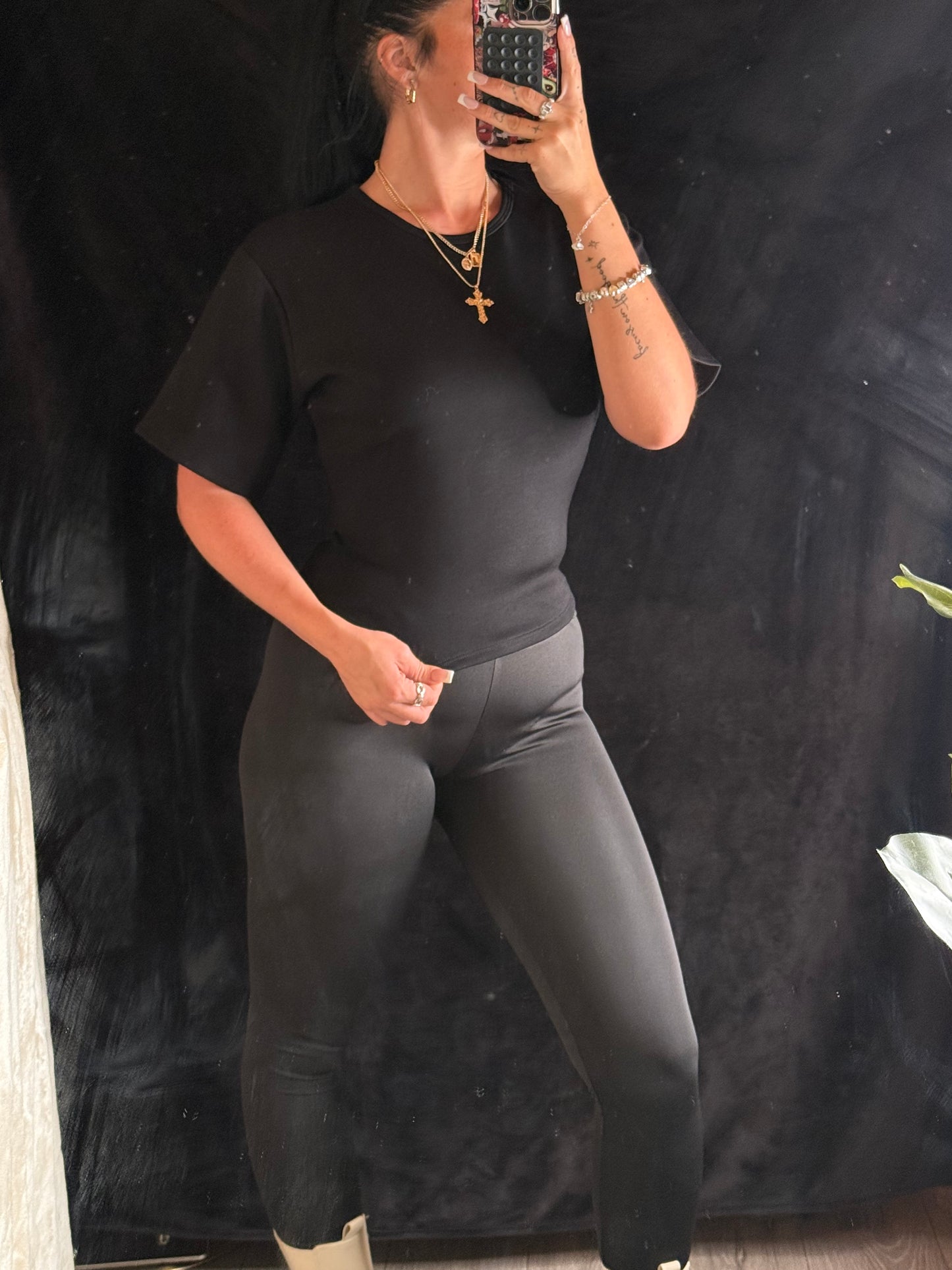 Viral fitted top