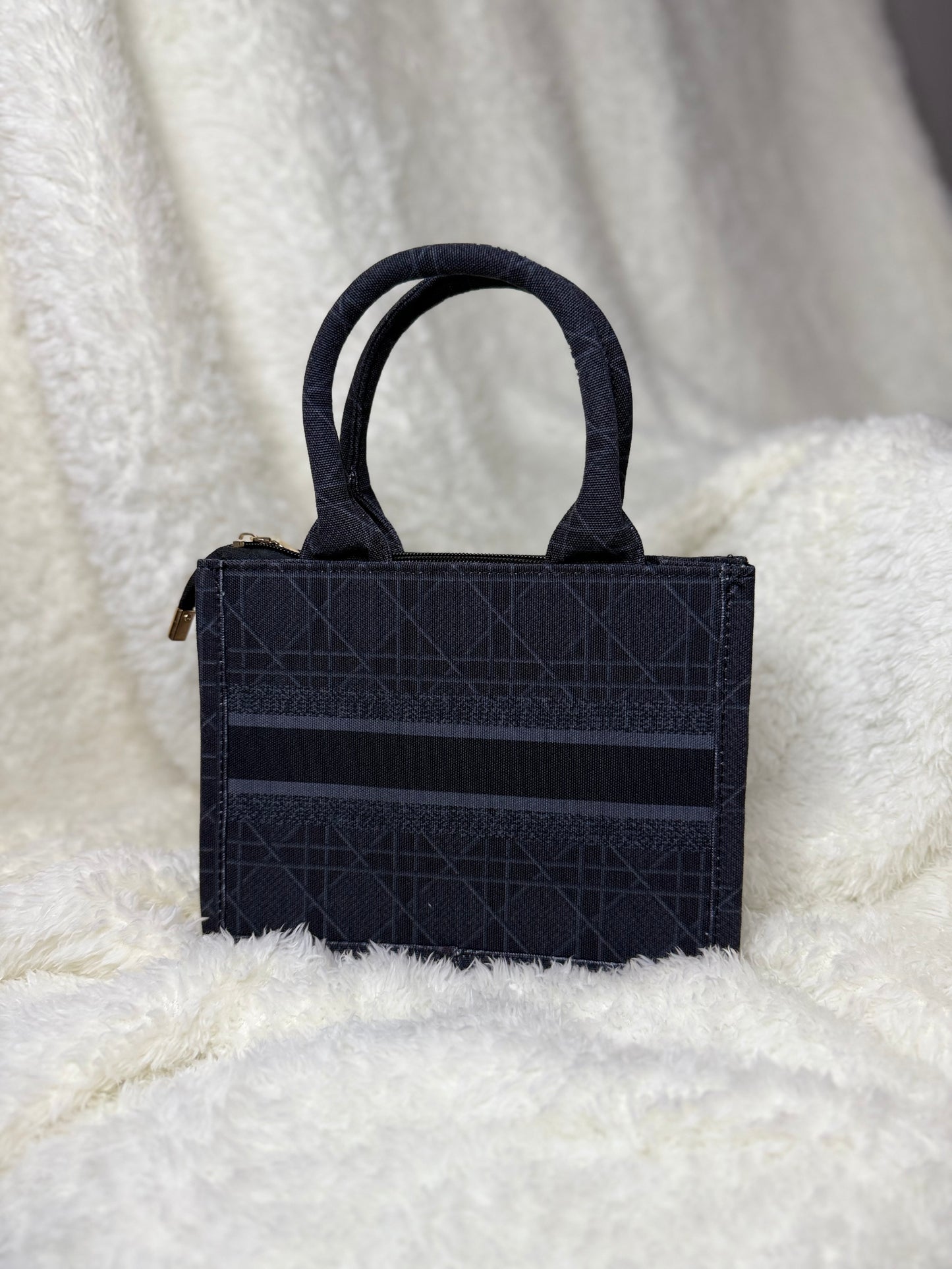 Mini Top-Handle Tote – Structured & Stylish