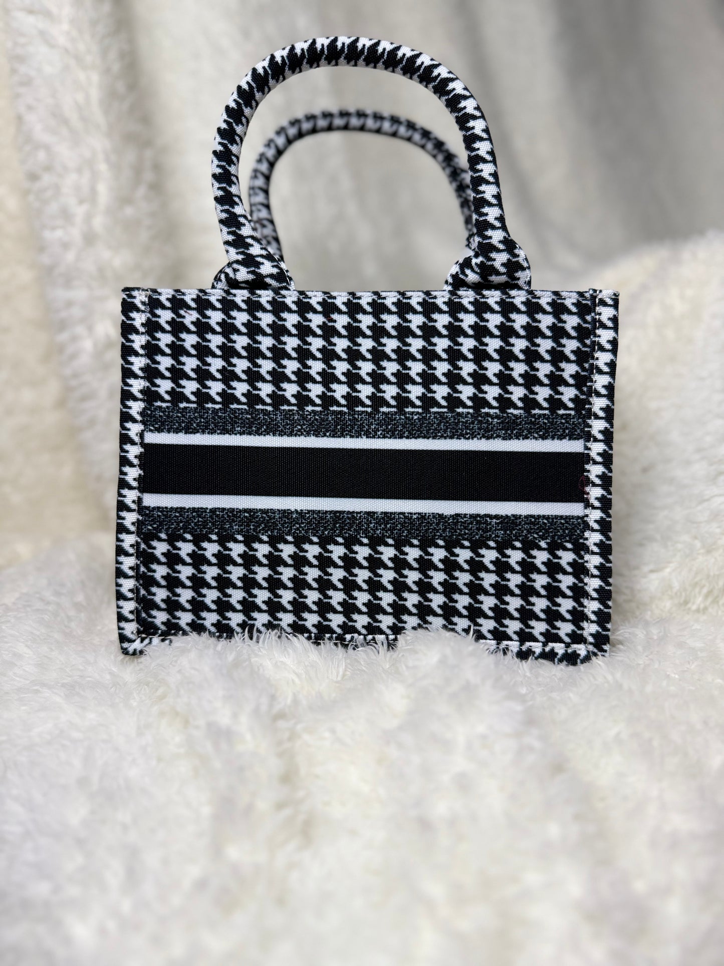 Mini Top-Handle Tote – Structured & Stylish