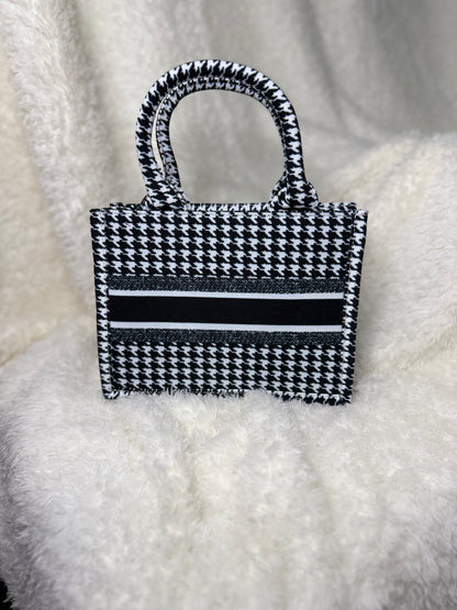 Mini Top-Handle Tote – Structured & Stylish