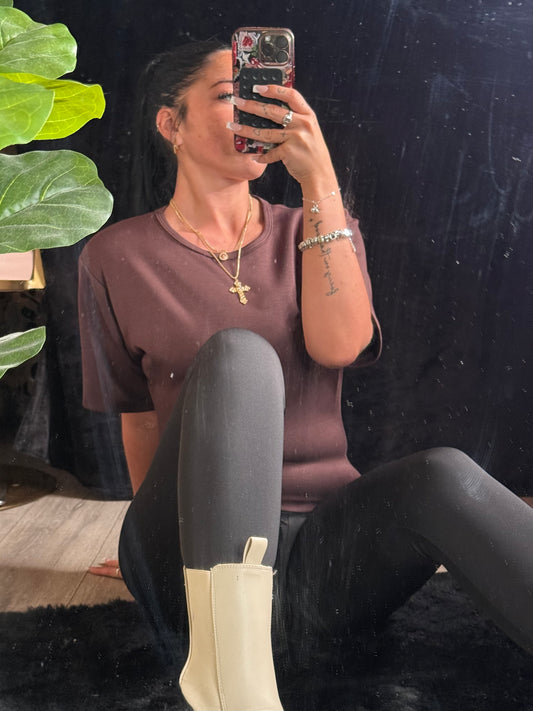 Viral fitted top