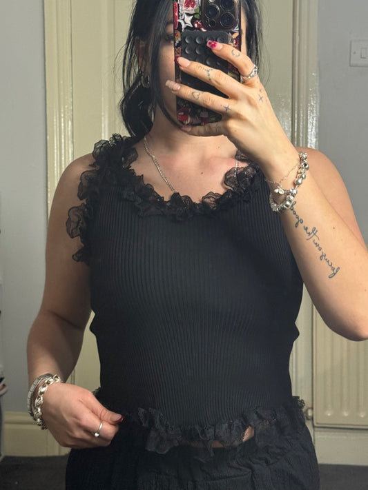 Lace ruffled trim ribbed vest