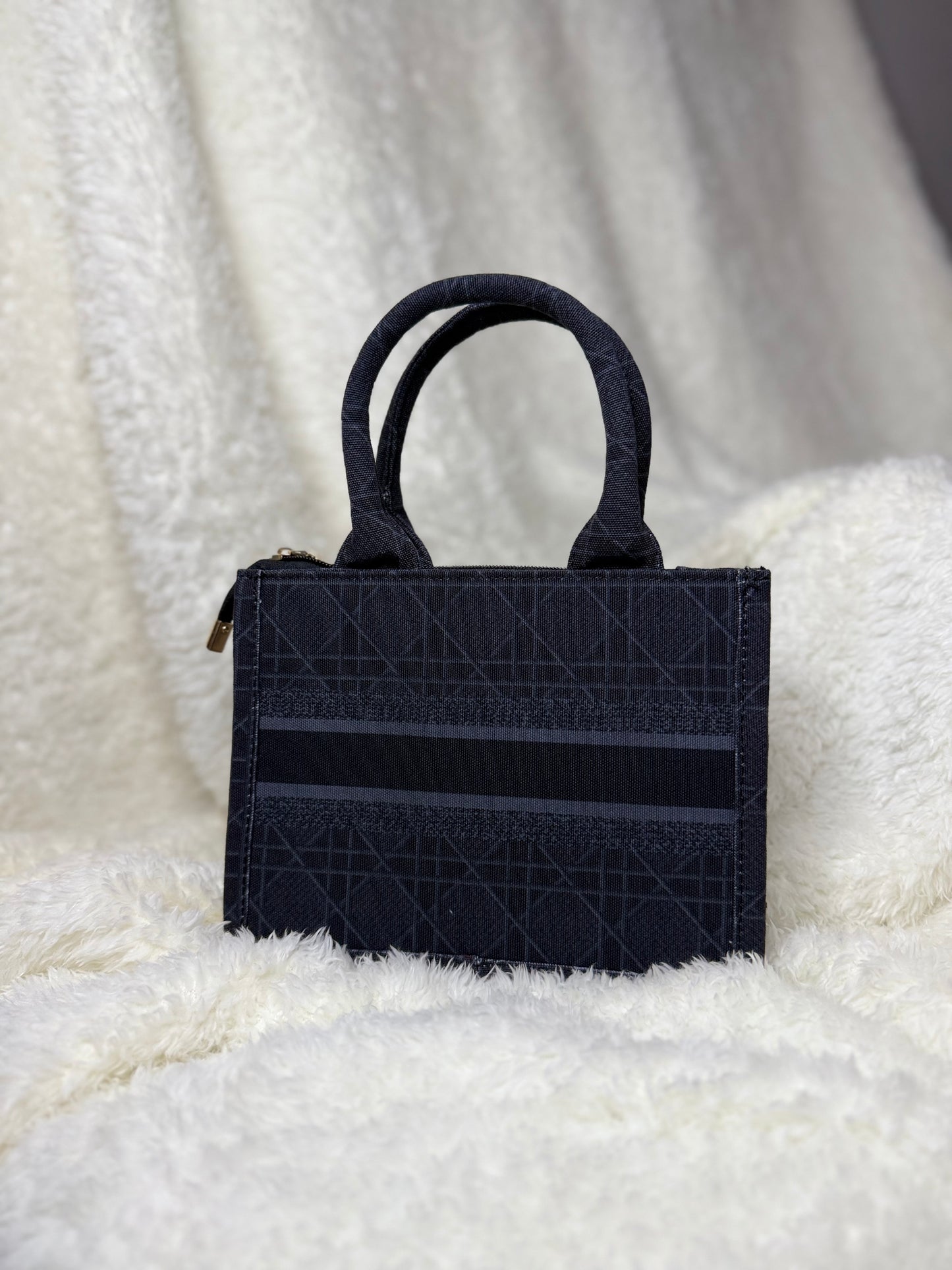 Mini Top-Handle Tote – Structured & Stylish