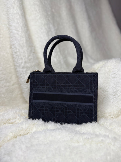 Mini Top-Handle Tote – Structured & Stylish