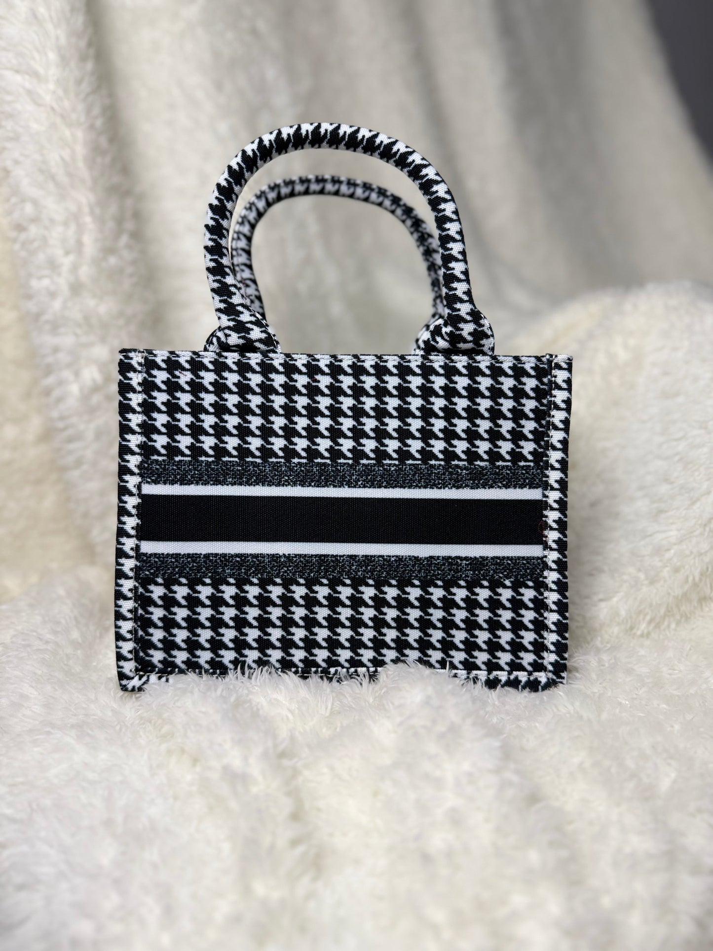 Mini Top-Handle Tote – Structured & Stylish
