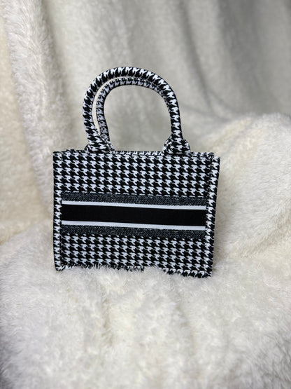 Mini Top-Handle Tote – Structured & Stylish