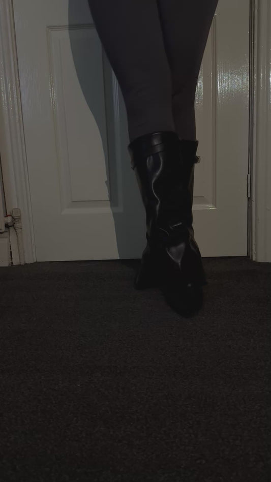 Knee high Leather lock boots